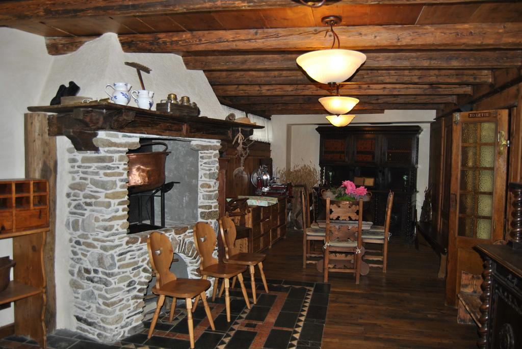Casa Vacanza La Rocca К'єза-ін-Вальмаленко Екстер'єр фото