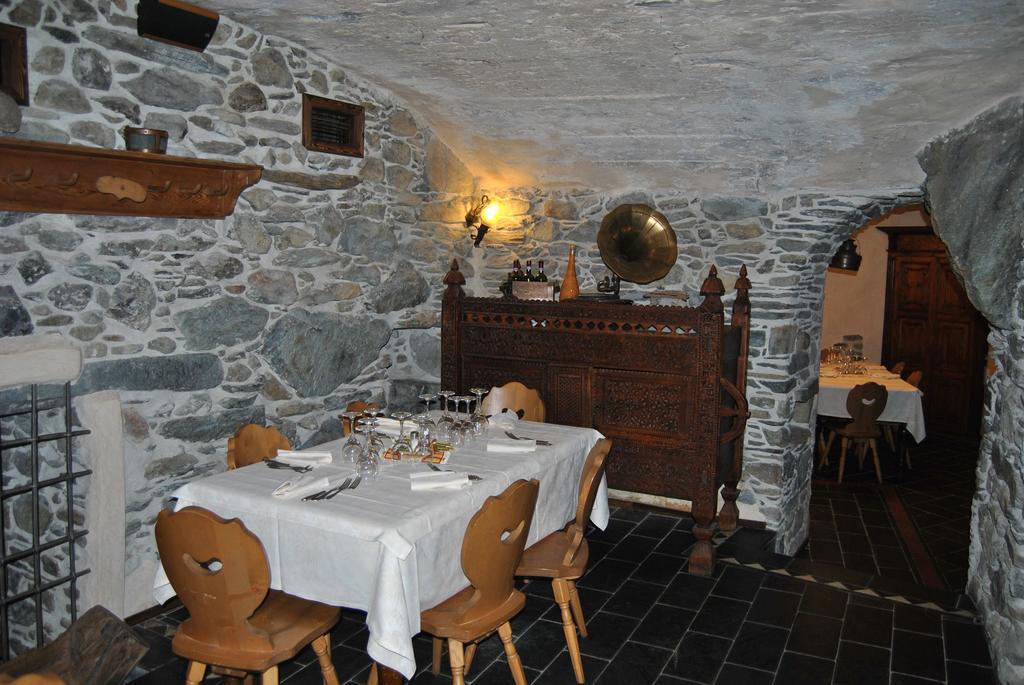 Casa Vacanza La Rocca К'єза-ін-Вальмаленко Екстер'єр фото