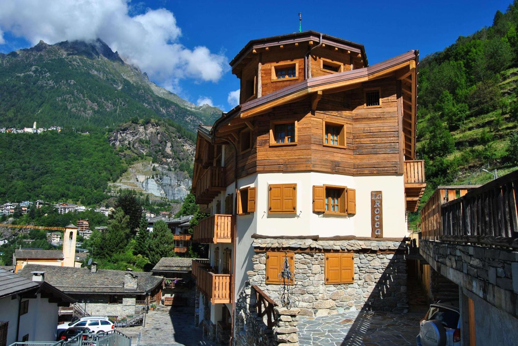 Casa Vacanza La Rocca К'єза-ін-Вальмаленко Екстер'єр фото