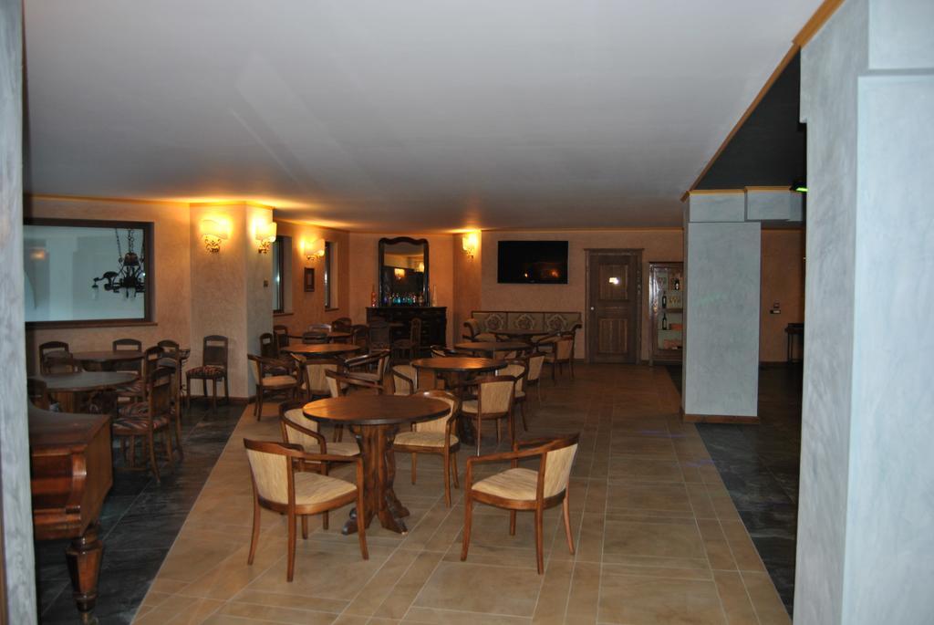 Casa Vacanza La Rocca К'єза-ін-Вальмаленко Екстер'єр фото