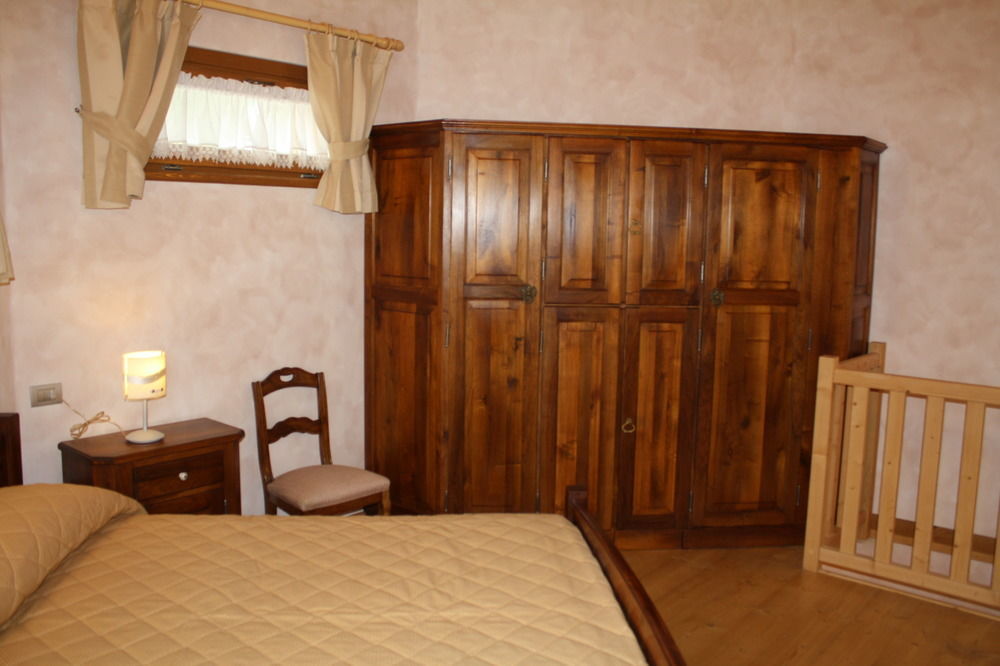 Casa Vacanza La Rocca К'єза-ін-Вальмаленко Екстер'єр фото